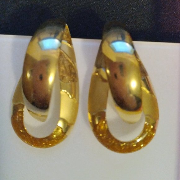 Jewelry - Vintage Gold Tone Earrings - Circa 1980s